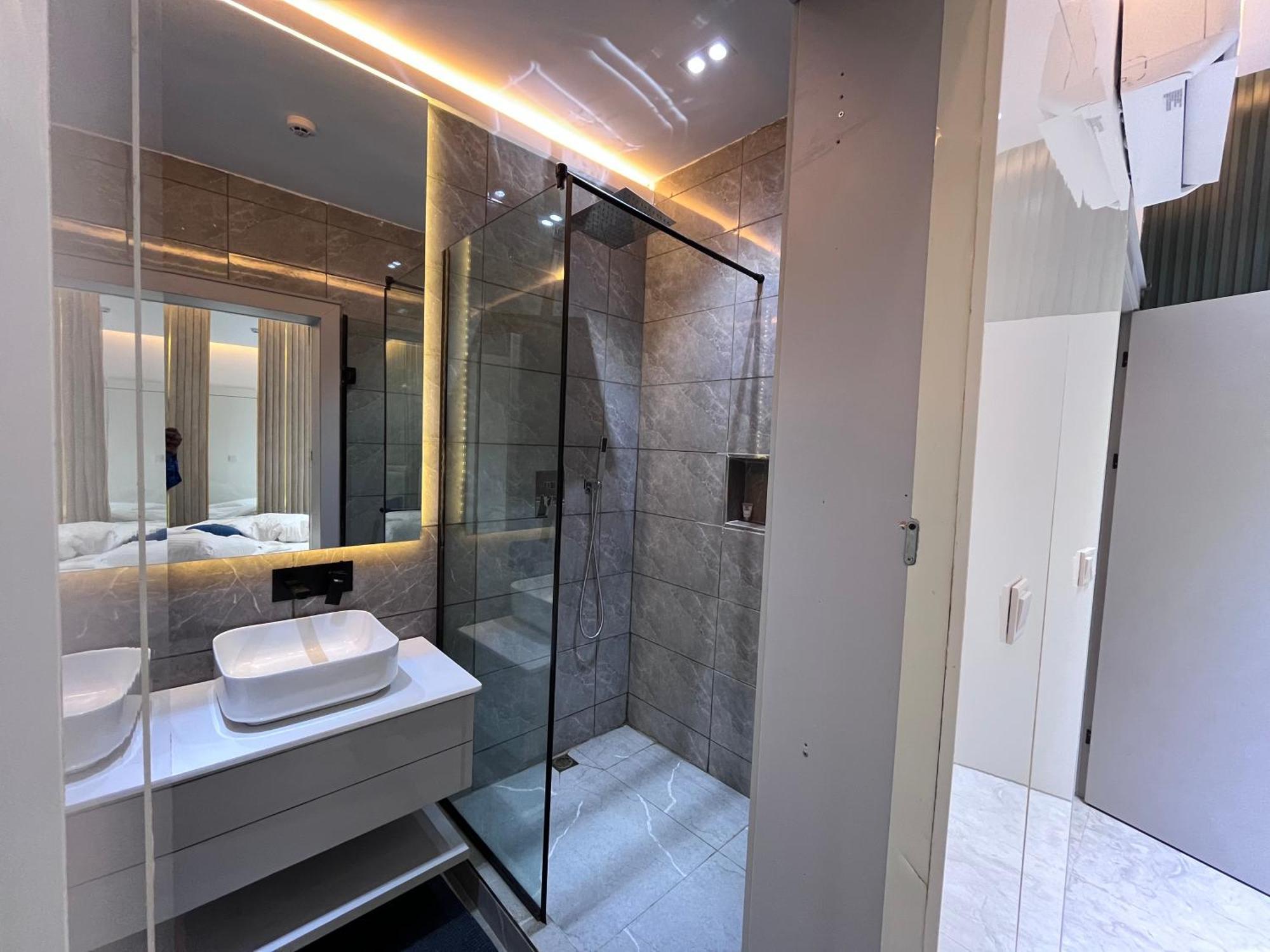 Blackwood Hotels Ikeja Extérieur photo
