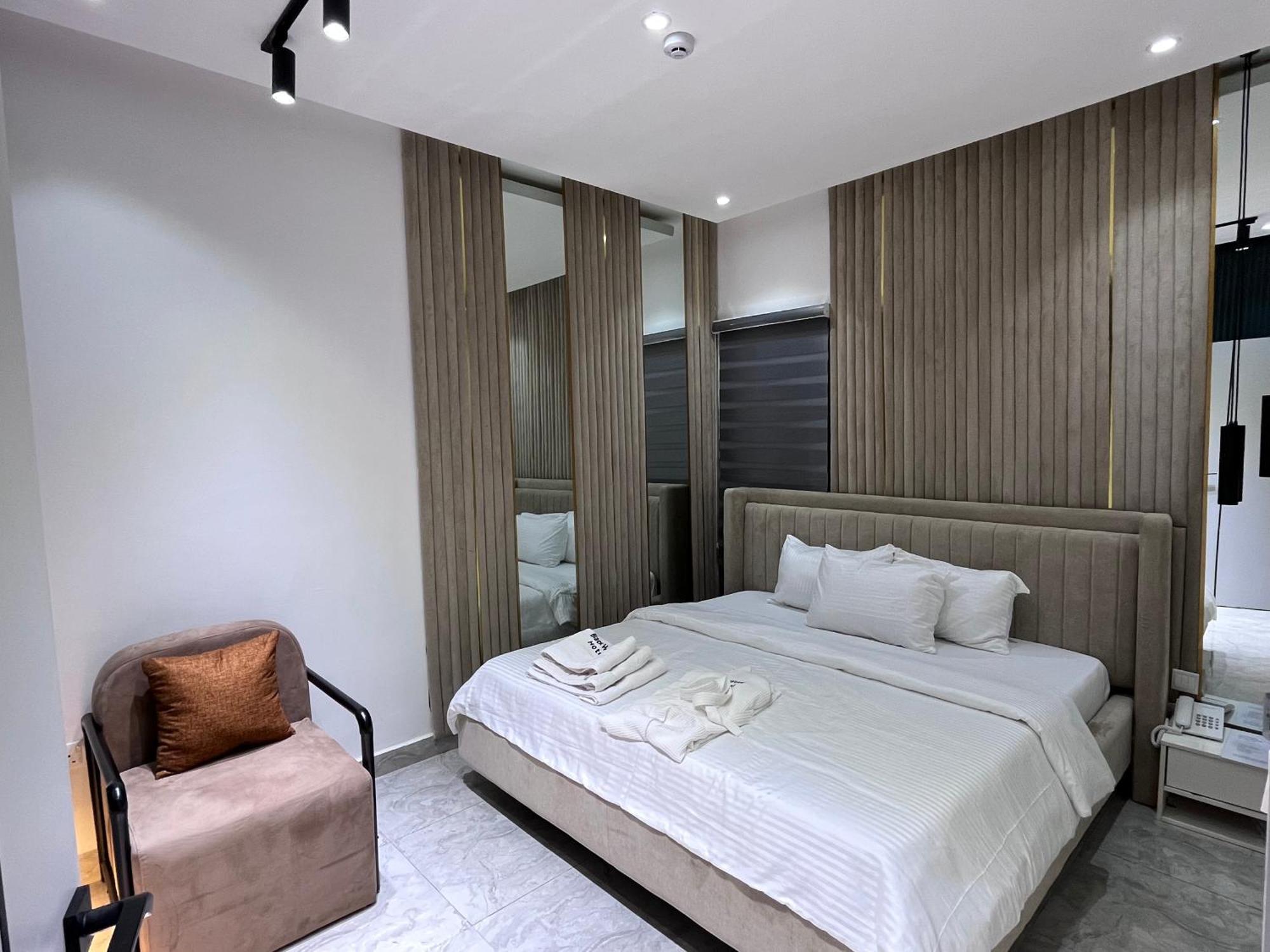 Blackwood Hotels Ikeja Extérieur photo