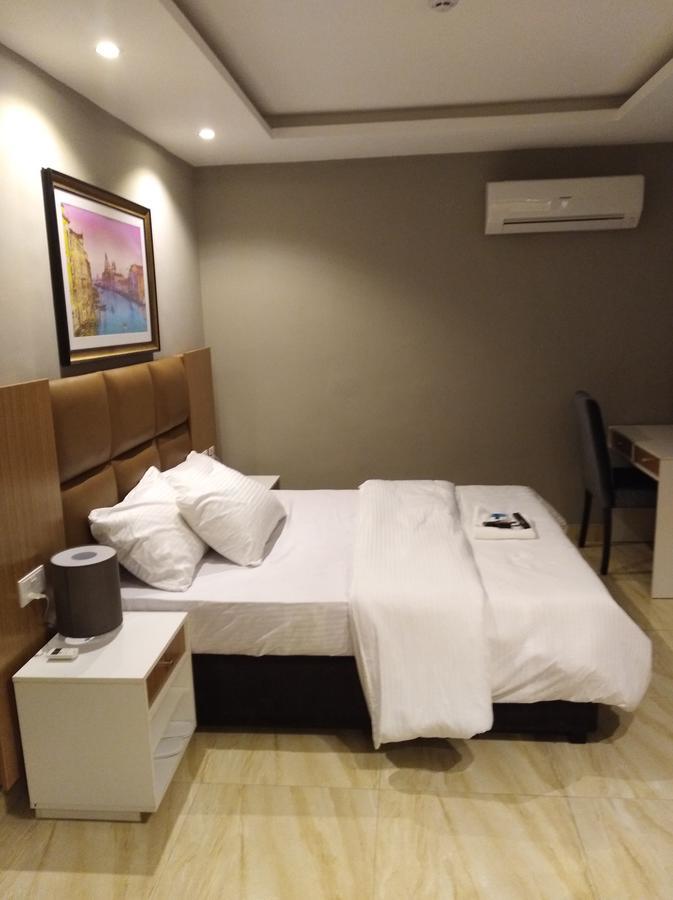 Blackwood Hotels Ikeja Extérieur photo